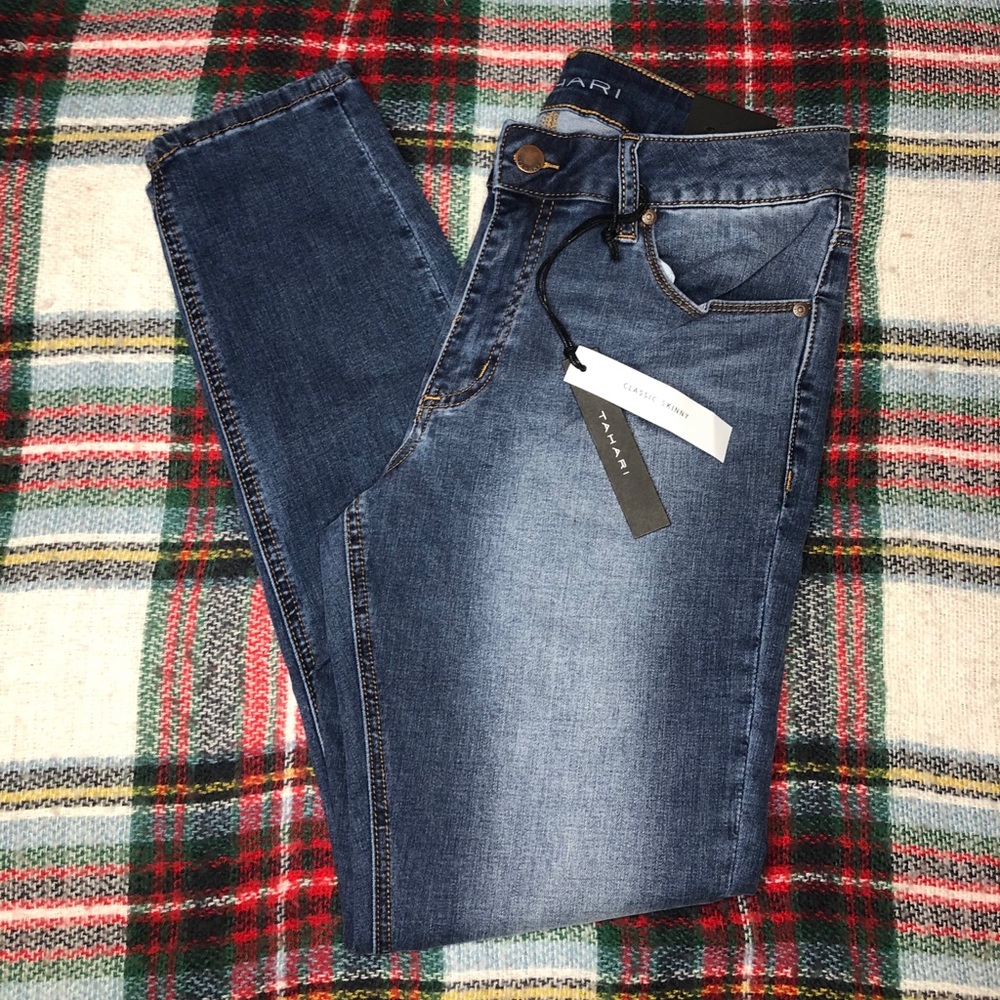 NWT Tahari Classic Skinny Jeans size 8.  8/29
